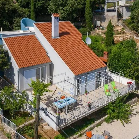 Jane 80m From Villa